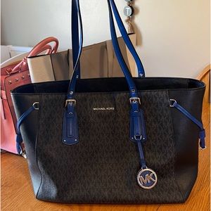 Michael Kors Large. Many pockets. fits more than a laptop